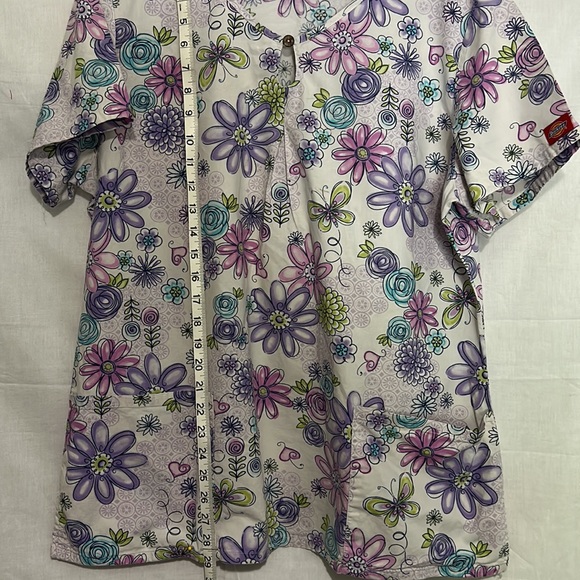 Scrub top - Picture 3 of 7